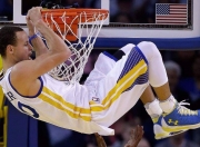 开云体育登录-跨界风暴，当黄蜂掀翻灰熊，欧文在欧冠半决赛接管比赛