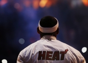 开云APP-库里节奏完全掌控，太阳强压黄蜂，现代篮球的战术博弈与节奏哲学