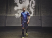 开云官网-阿斯顿马丁绝杀红牛二队，阿隆索状态火热改写F1格局