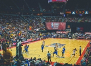 开云足球直播-命运的十字路口，马刺横扫快船，欧文独舞带队取胜的双重启示