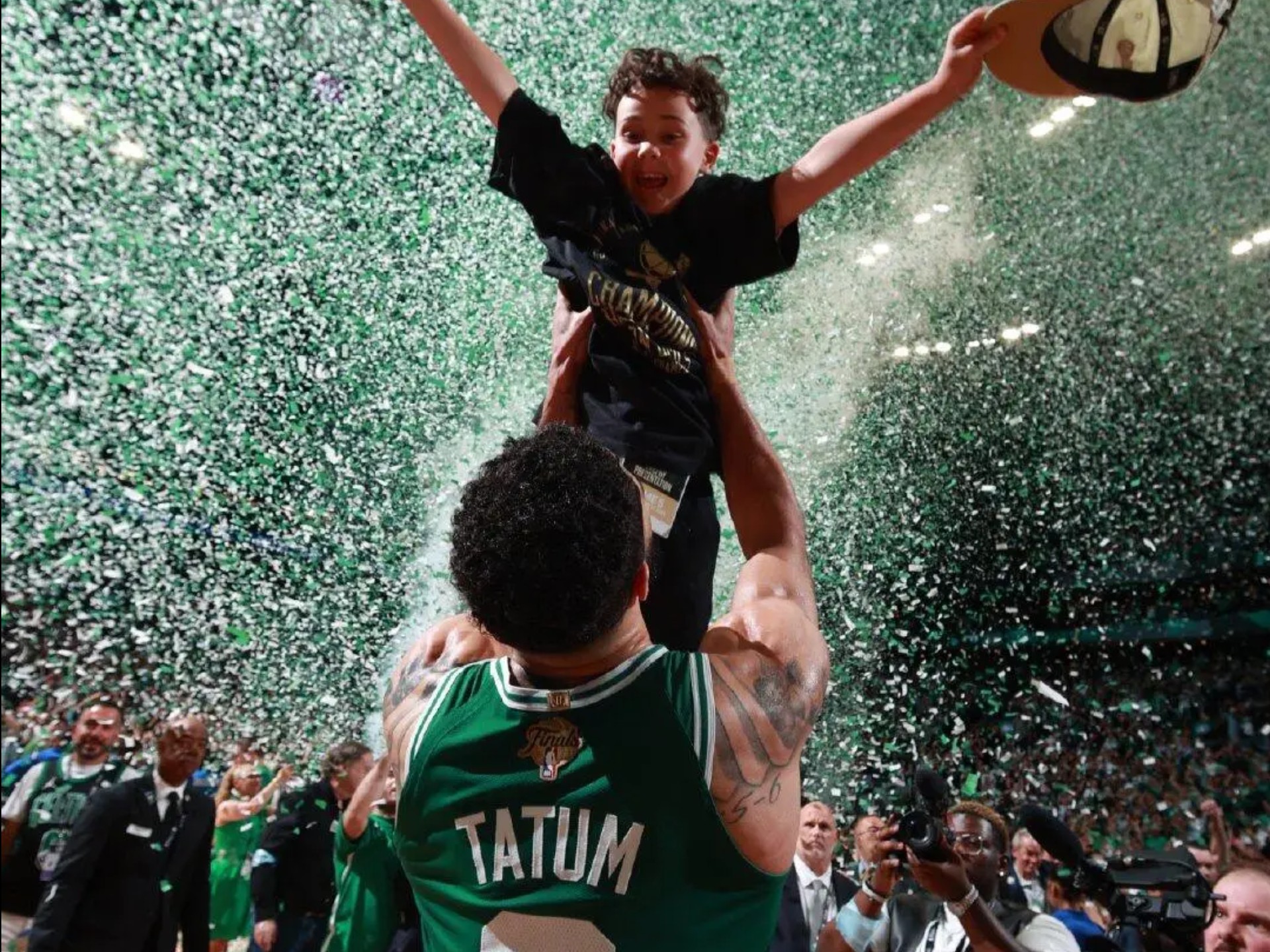 步行者绝地反击国王，塔图姆送出助攻