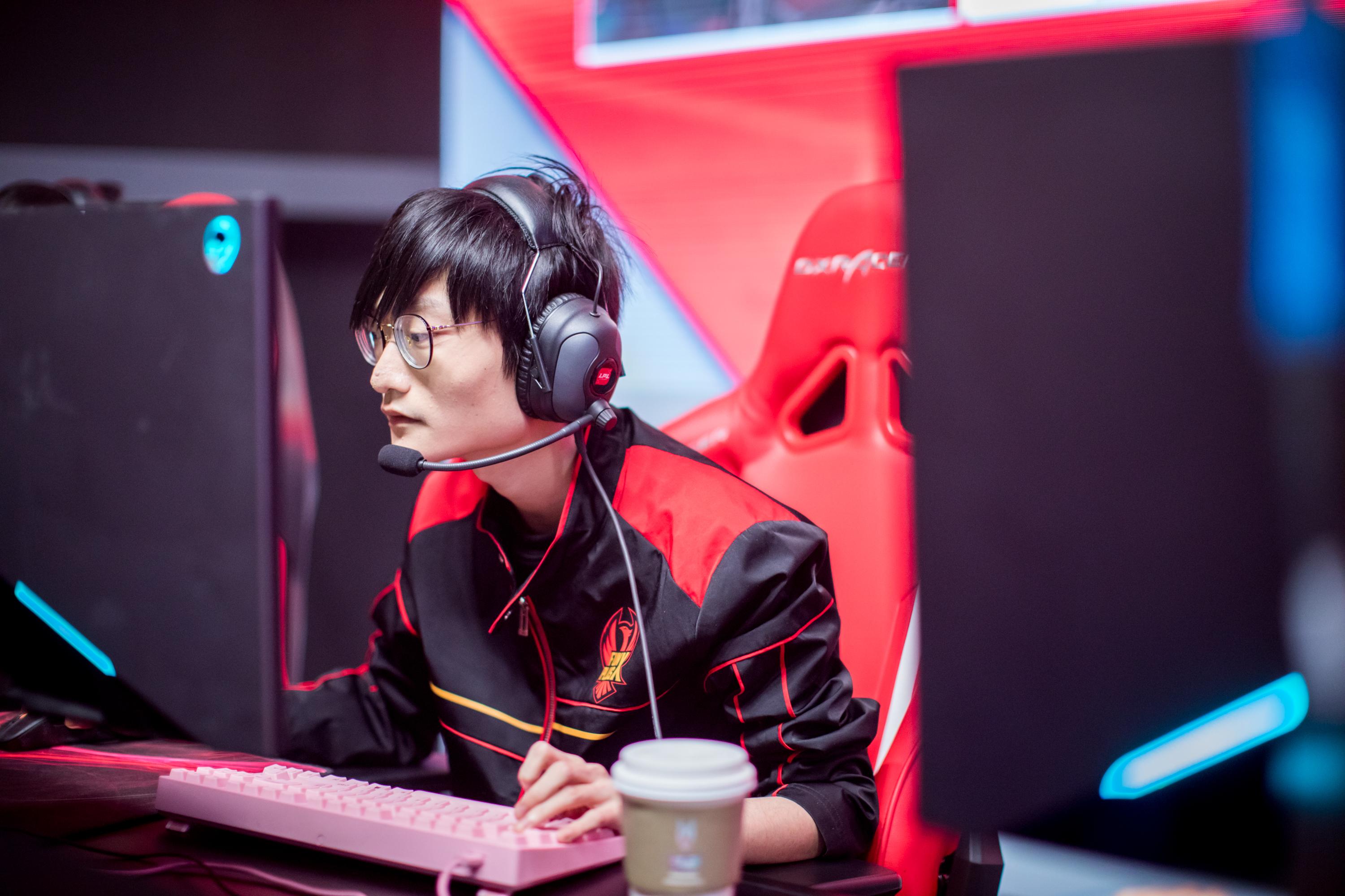 LGD翻盘SBTC，Knight2送出助攻的简单介绍