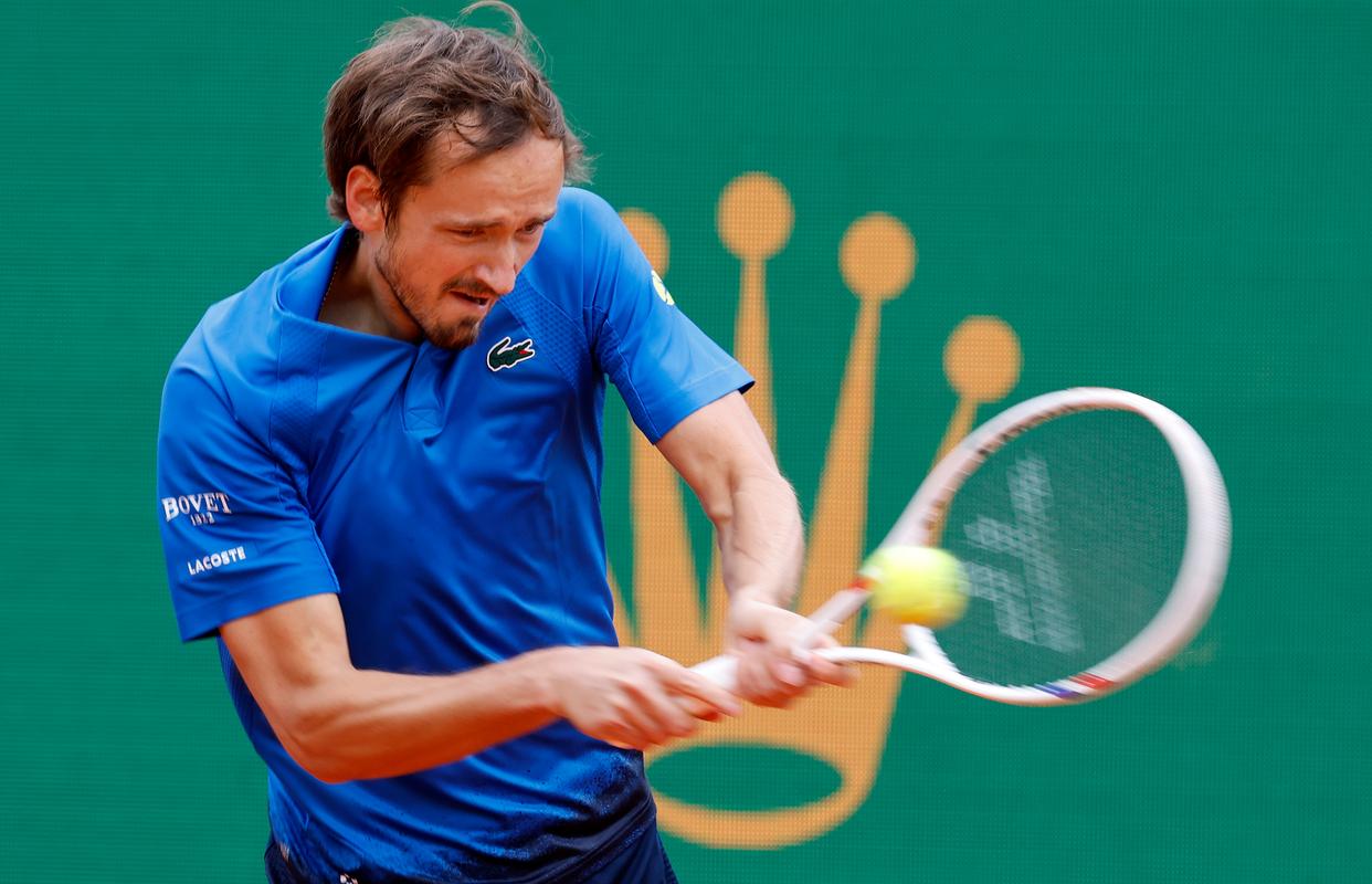 法国网球队翻盘西班牙网球队，梅德韦杰夫统治全场的简单介绍