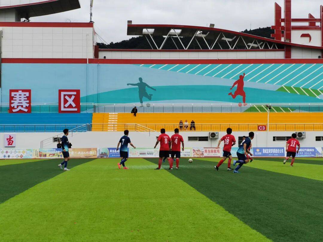 绿茵场上球队的合作精神体现了足球精神的简单介绍