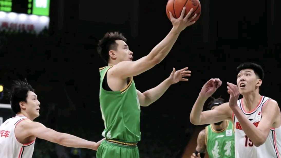 辽宁男篮在比赛中表现出色，锁定了胜利的简单介绍