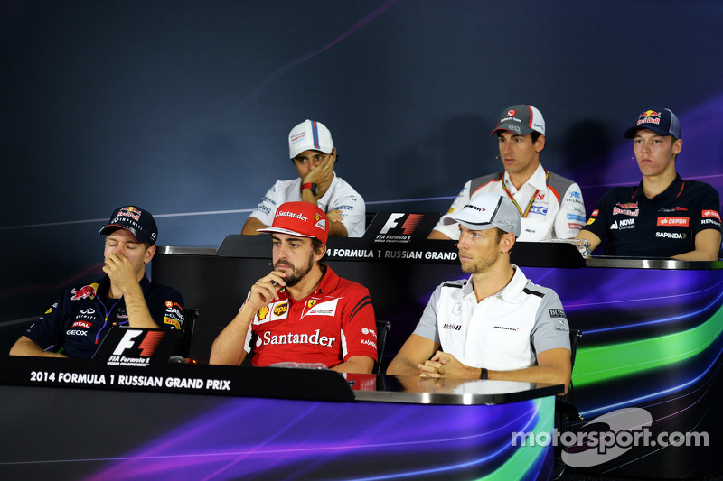 包含迈凯伦力克索伯车队，塞恩斯扛起全队的词条