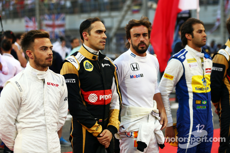 包含迈凯伦力克索伯车队，塞恩斯扛起全队的词条